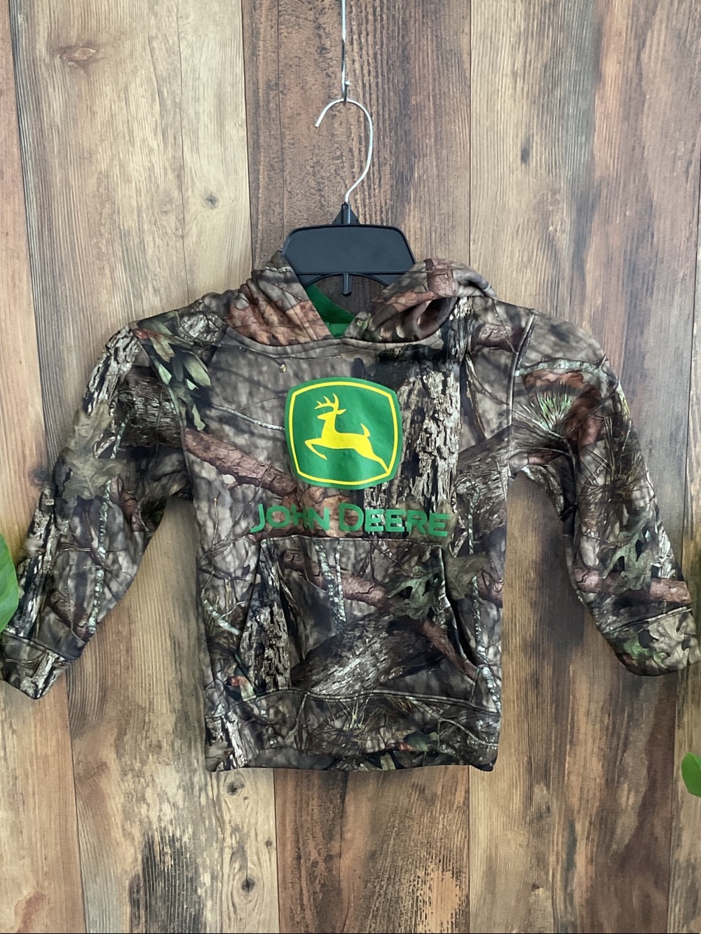 John Deere Boys' Camo Hoodie with Green & Yellow Logo 4         194B